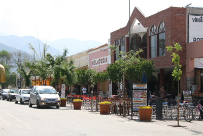 011 Side walk cafes Cafayate IMG_5624.jpg